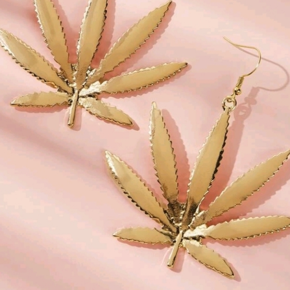 Maple drop earrings 1 pair